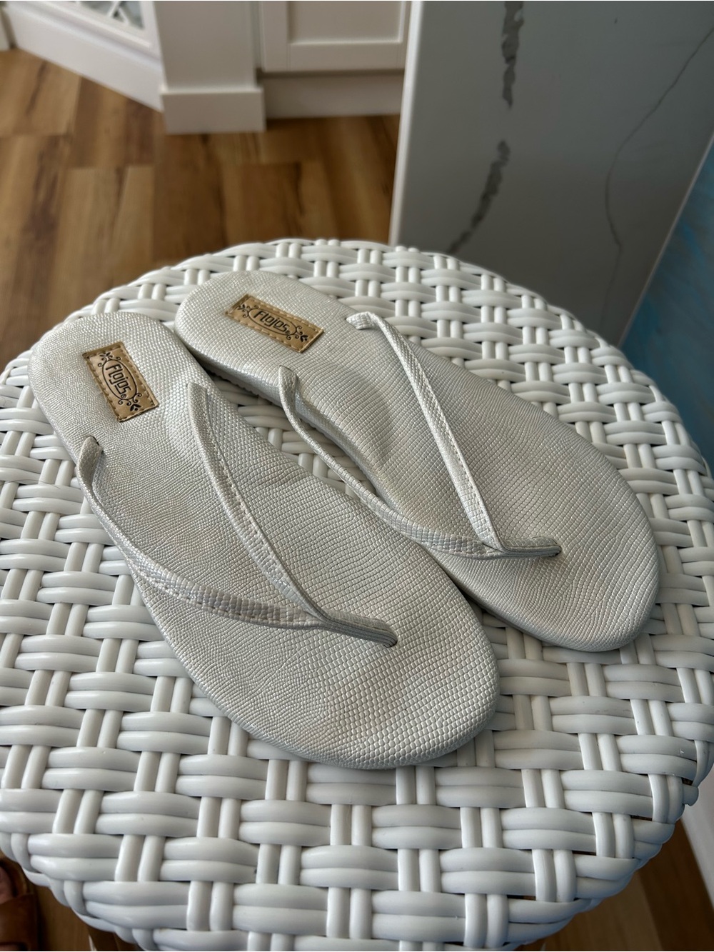 FLOJOS Size 10 Pearl White Women's Cami Flip-Flop